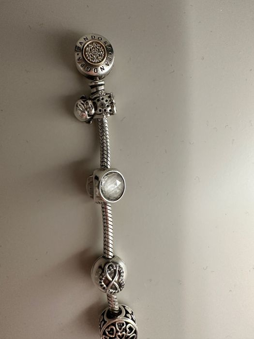 Pandora brățara purtată extrem de putin