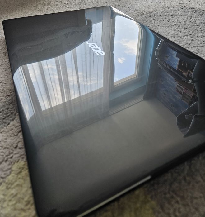 Лаптоп ACER Aspire E1-571G