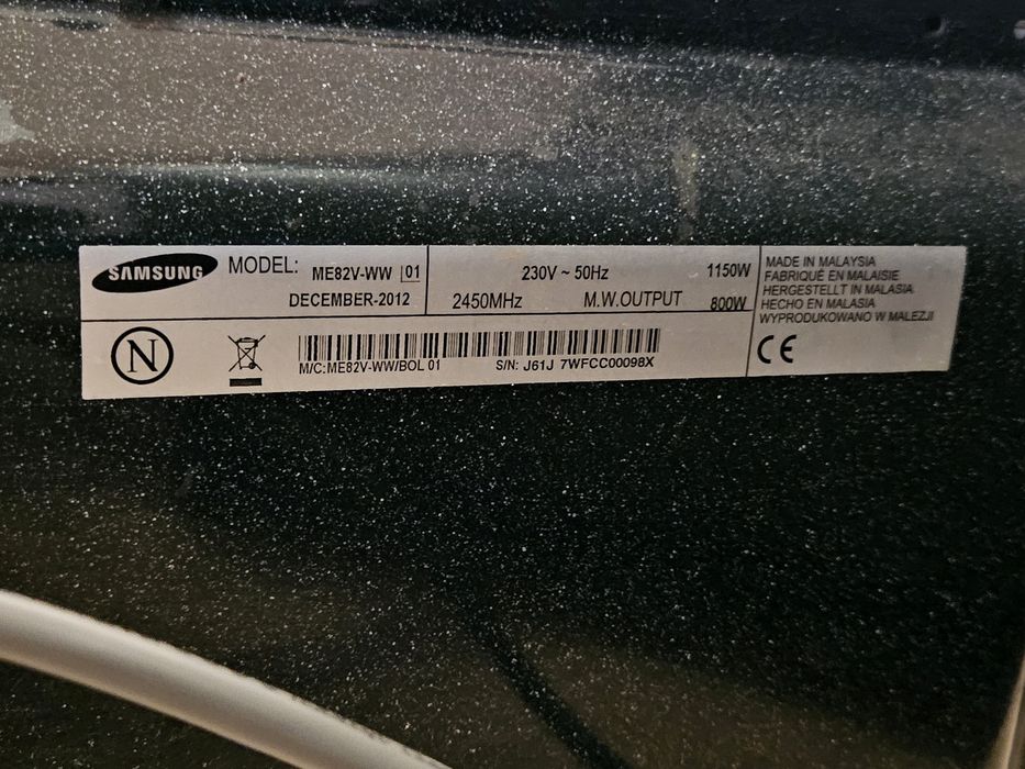 Продавам изключително запазена микровълнова Samsung