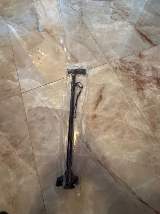 Бастуни - черни, леки и елегантни