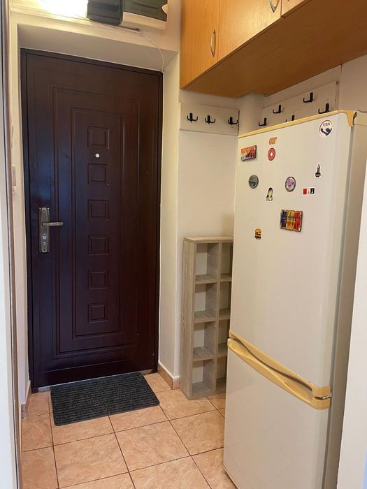 Închiriez garsoniera