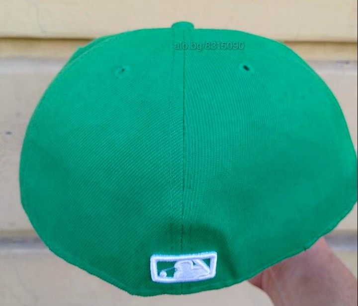 Раперска шапка с козирка.