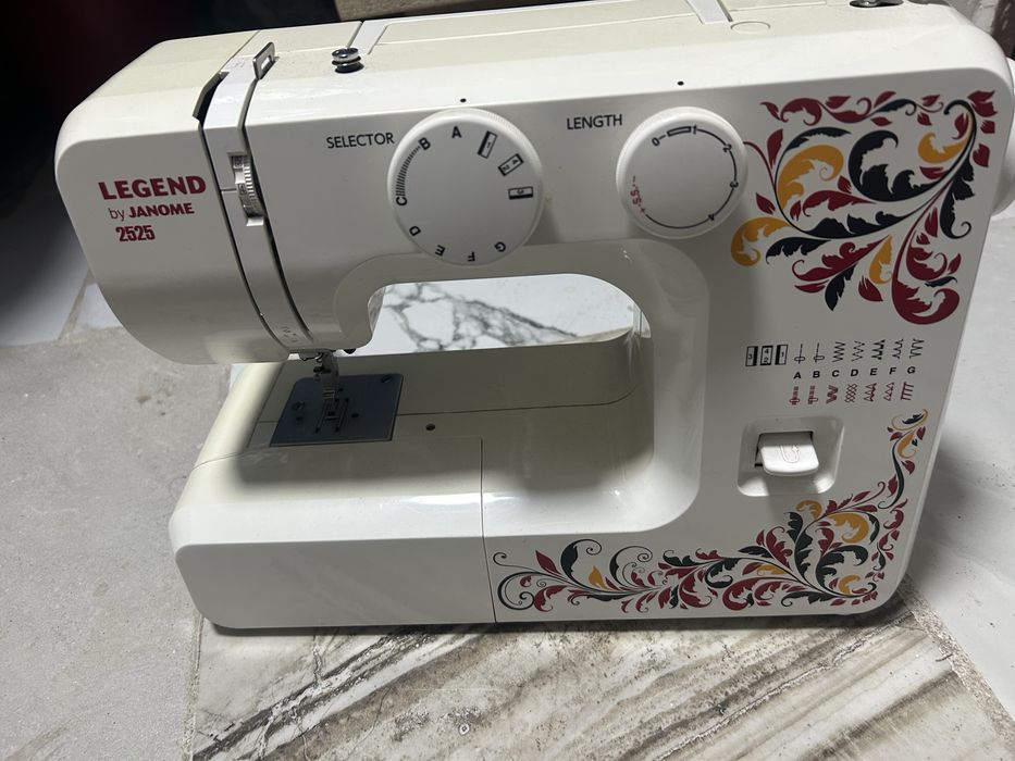 Продам швейную машинку