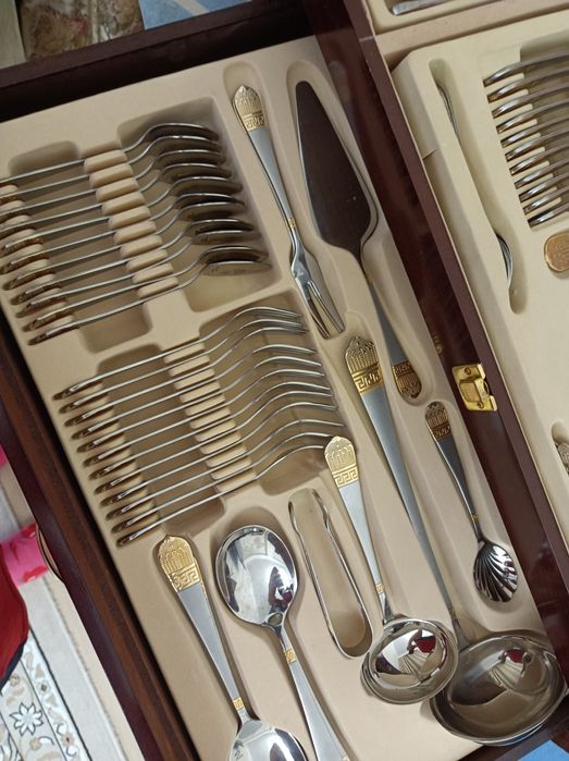 Продам набор столовых приборов