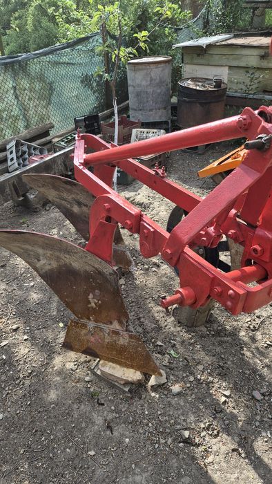 Vand plug tractor cu 2 trupite