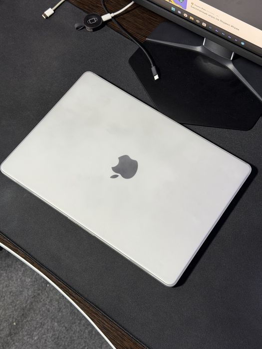 MacBook Pro M5 16GB / 1TB - Silver как новая