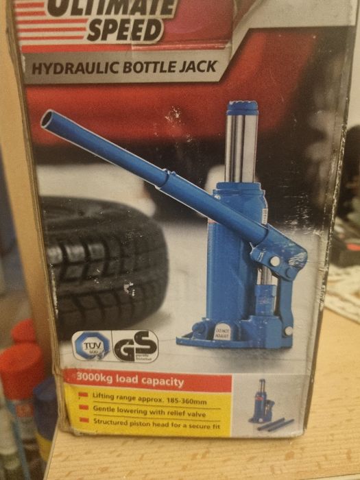 De vânzare cric hidraulic AUTO !!!