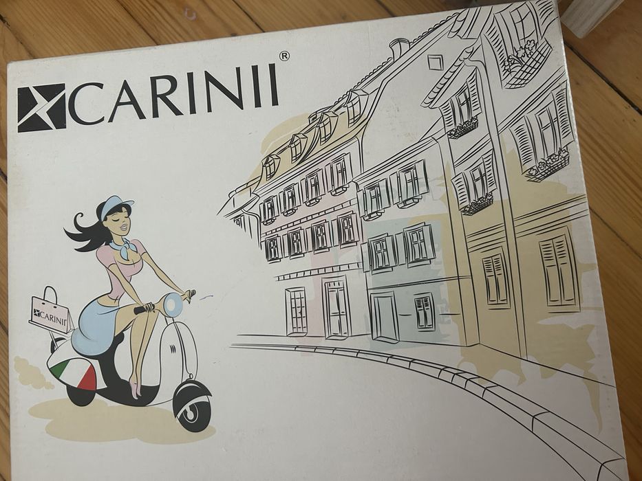Обувки  Carinii