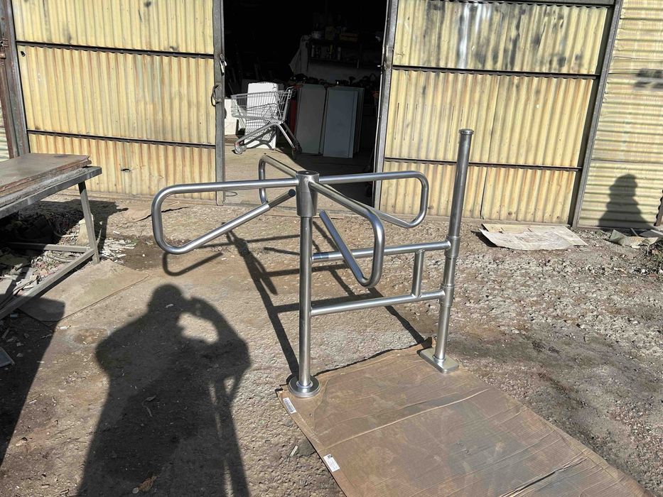 Вход за магазин  - въртележка