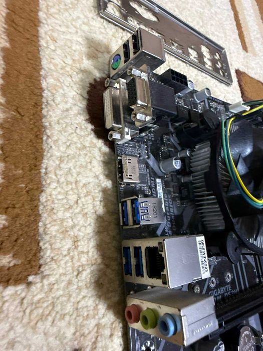 kit placa baza B360M DS3H + i3 8100