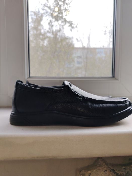 Продам лоферы кожаные мужские