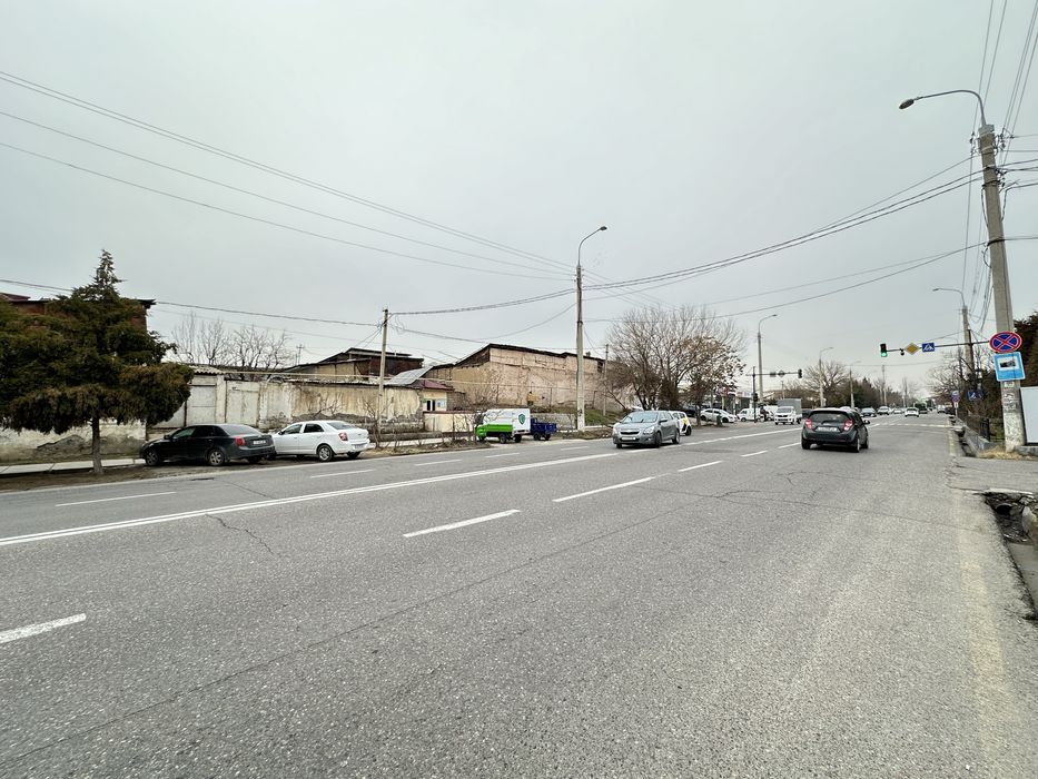 Yoʻl yuzida 2,2 sotix hovli sotiladi