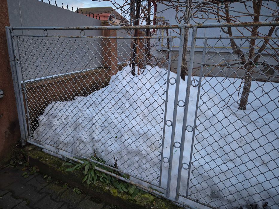 Gard metalic din teava si plasa