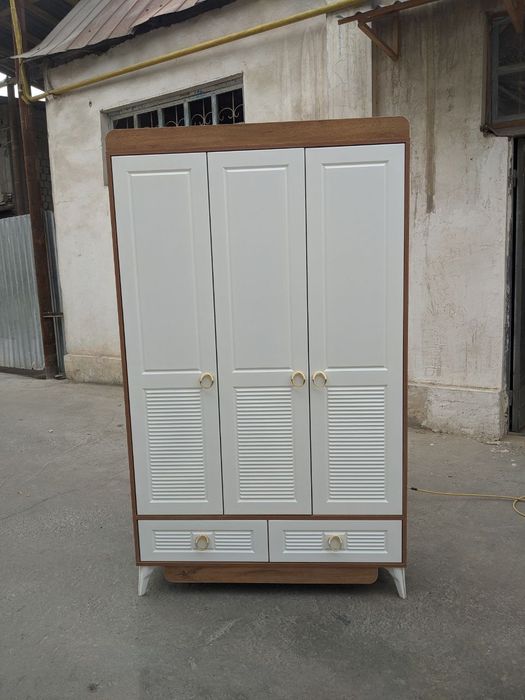 Yotoq xona uchun tayyor shkaf
