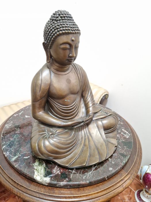 Голяма антикварна азиатска бронзова фигура статуетка скулптура