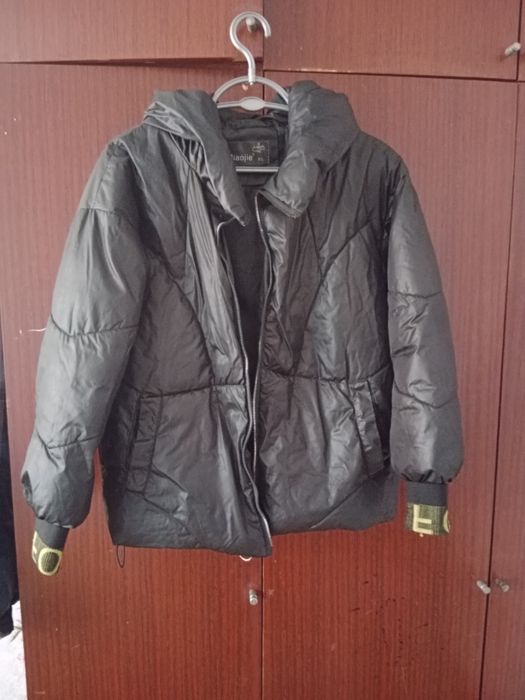 Продам куртки все на 48 размер.