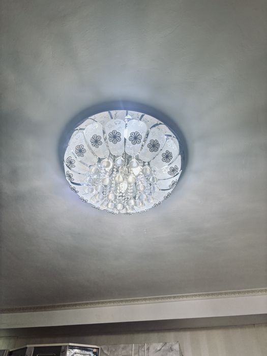 Люстра продам срочно