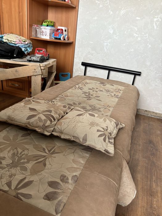 продалим кресло для детской комнаты