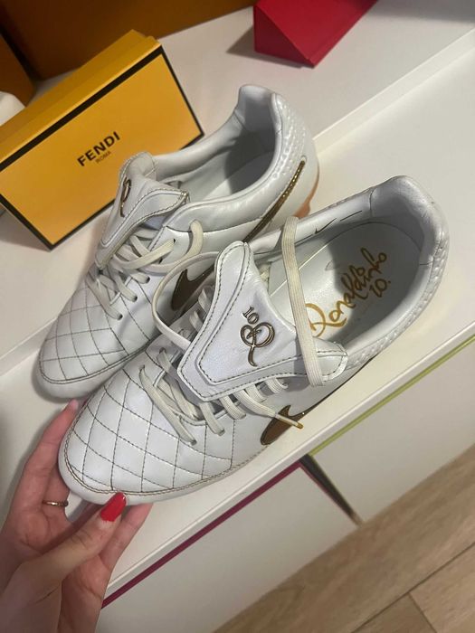 Vând ghete fotbal ediție limitată