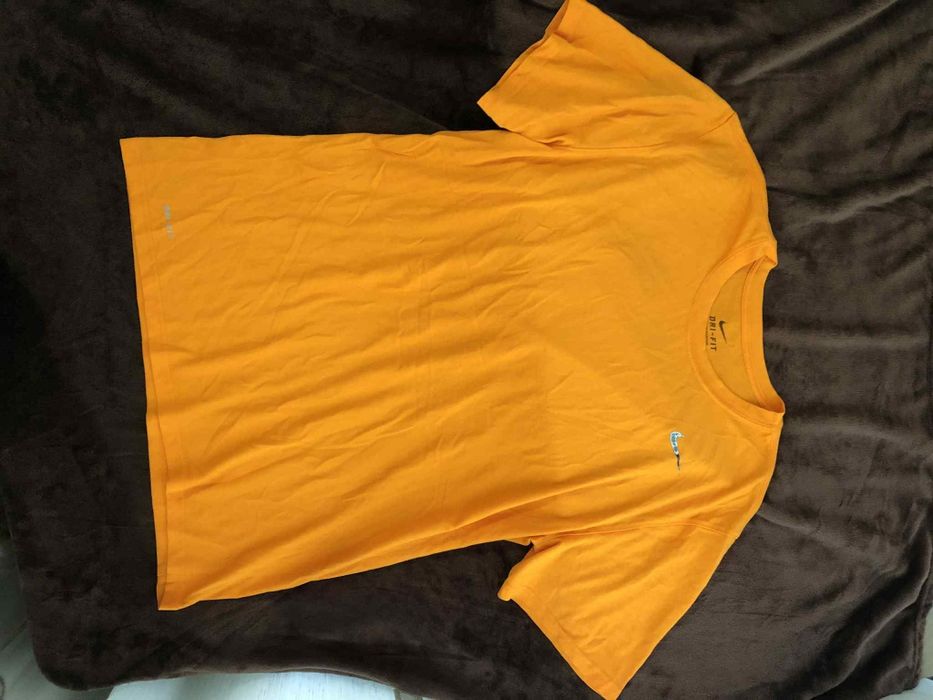 Tricouri nike  noi diverse marimi