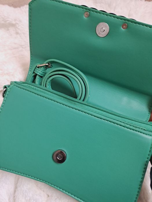 Зелена дамска чанта