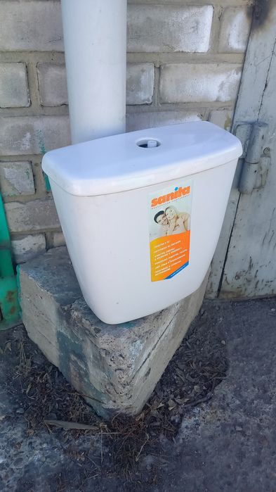 Бачок для унитаза б/у почти новый