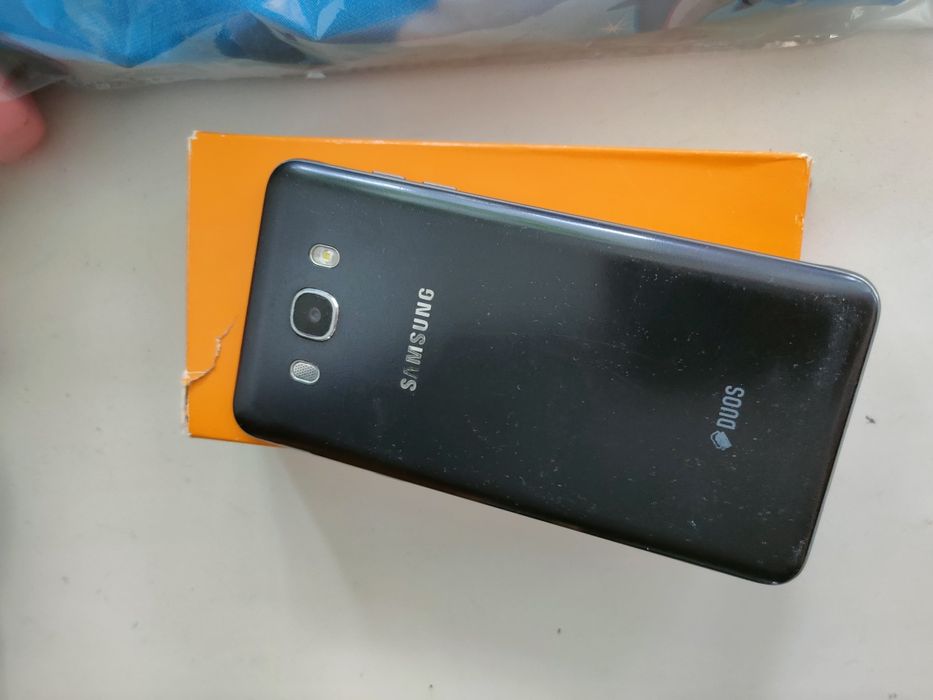 Продам телефон Samsung J7