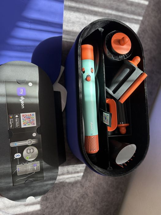Dyson airwrap i.d HS08