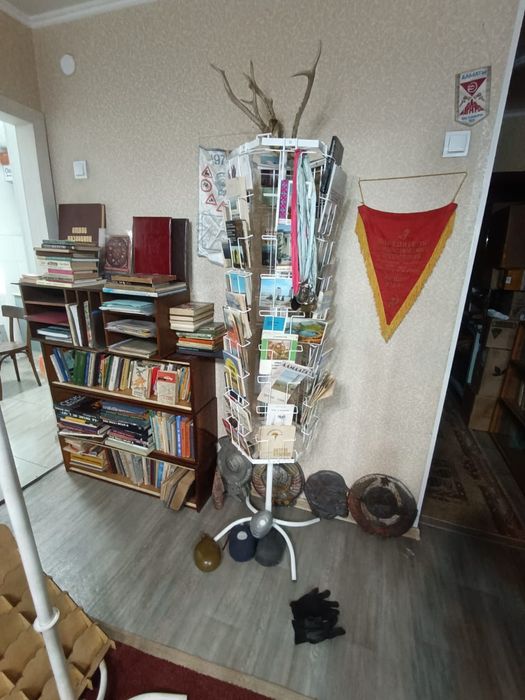 Стойки для открыток, книг, дисков, мелочи