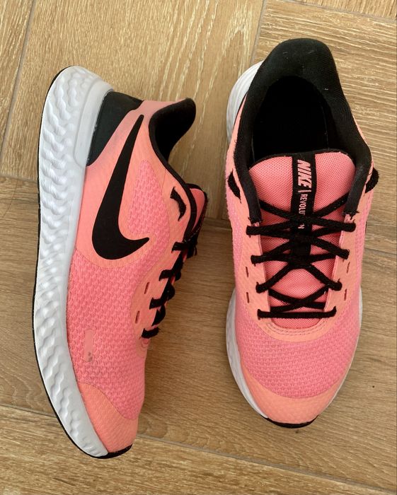 Nike Revolution 5 m36