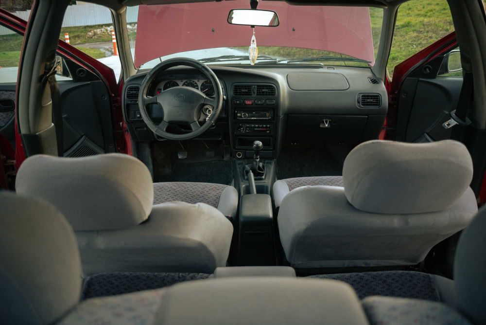 Nissan Primera Invitation P10 Hatchback 1995 1.6 DOHC