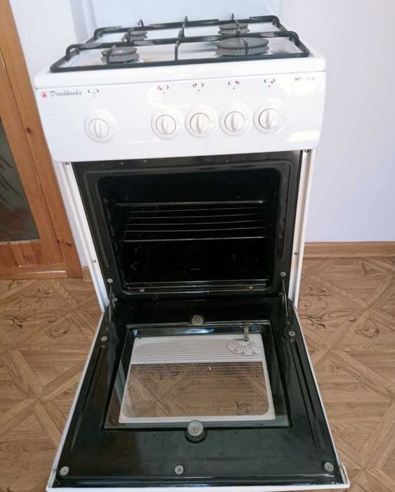 Продам газовую плиту