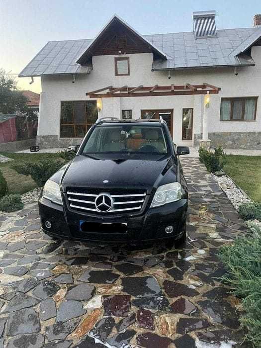 Mașina Mercedes GLK