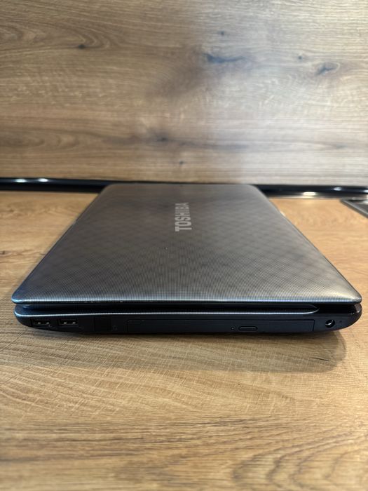 Лаптоп Toshiba Satellite L750-1E1