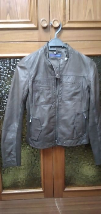 Продаю фирменную кожаную куртку trussardi