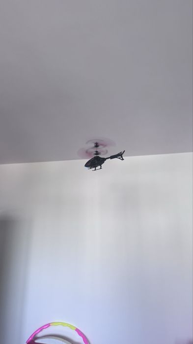 Elicopter care zboară cu telecomanda