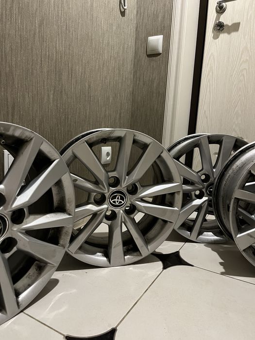 Продам оригинал диск toyota r16