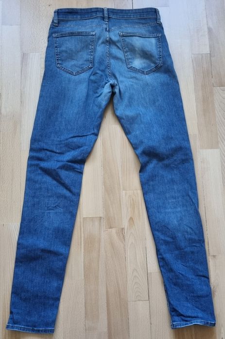 Vând Blugi Uniqlo Jeans