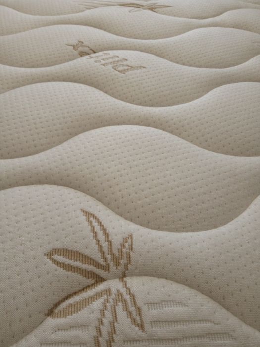 Детская кроватка с матрасом