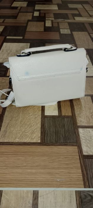 Женская сумка сотилади