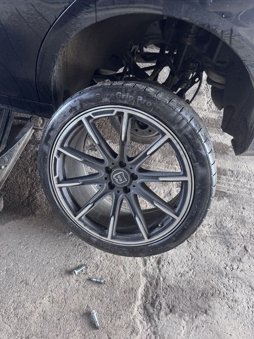 Гуми GripMax SureGrip Pro 275/35/20 и 245/40/20