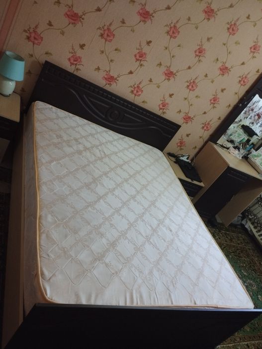 Кровать с матрасом 160*200
