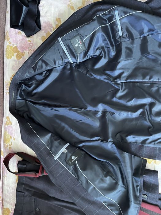 Костюм тройка  одевали 1 раз на свадьбу