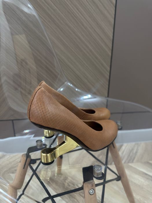 Необычные туфельки кофейного цвета,