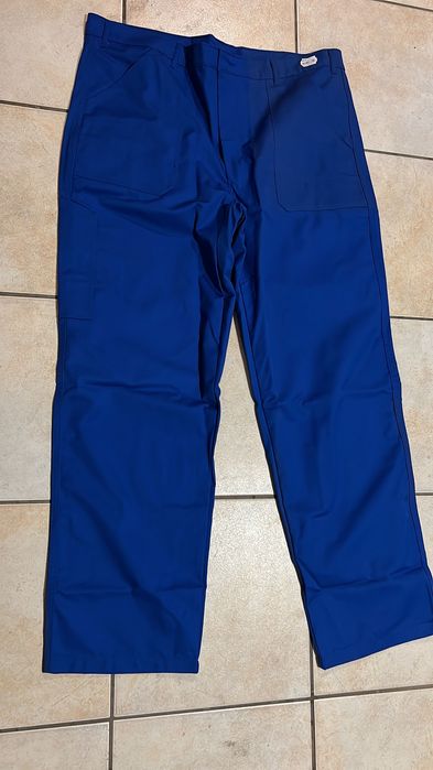 Haine de lucru noi la preț de second hand