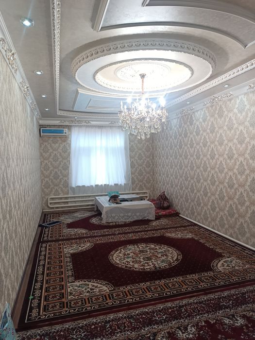 Уй сотилади, Зангиота туманида, Ёш ленинчида