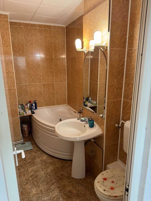 PROPRIETAR - Vanzare apartament 3 camere, 2 bai, 2 balcoane, intrare Racadau, etaj 1/8