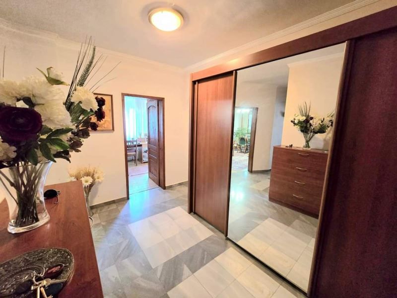 Продава се Тристаен апартамент в София, Младост 2 - 98 кв.м за 2745 €/кв.м - Снимка #1