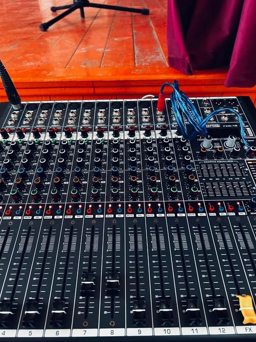 Микшерный Пулть..