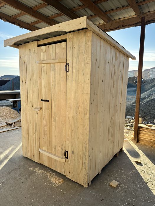 Туалет душ деревянныий улични